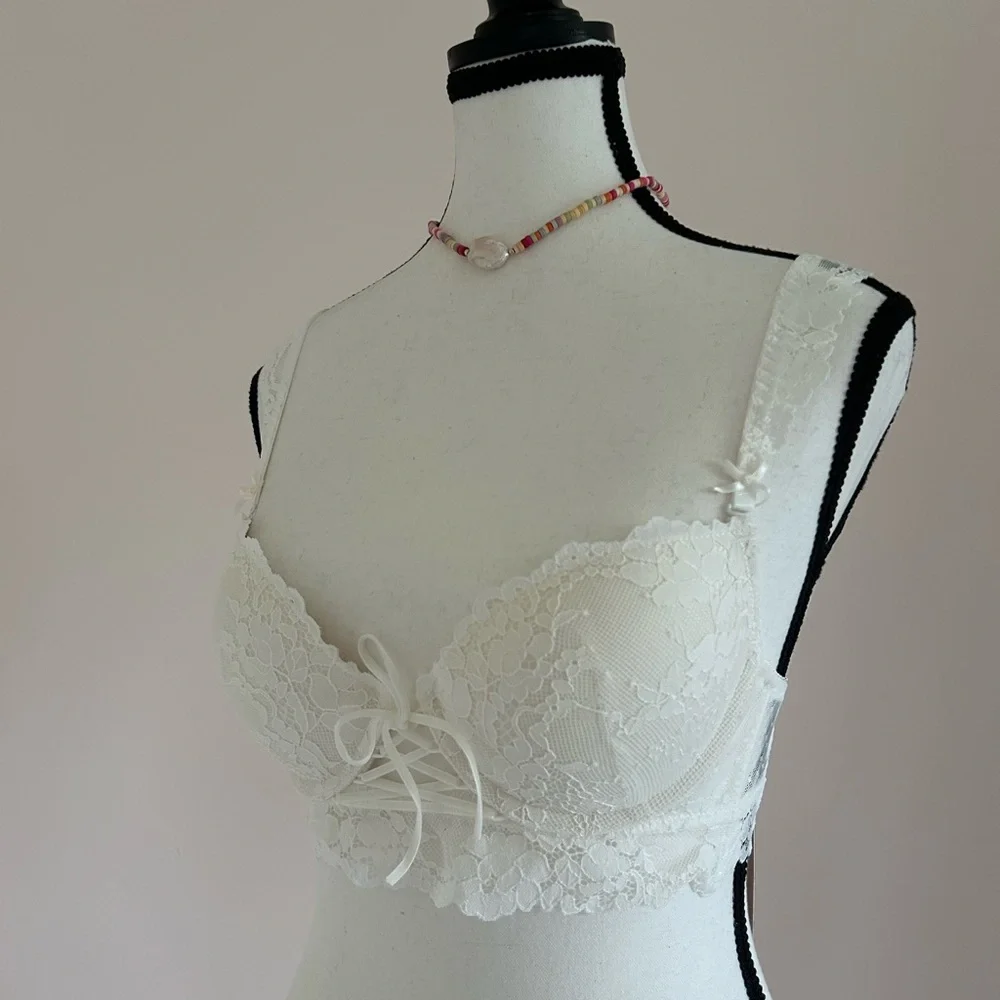 NEW Seamless White Lace Sculpting Bra - Picture 4 of 10